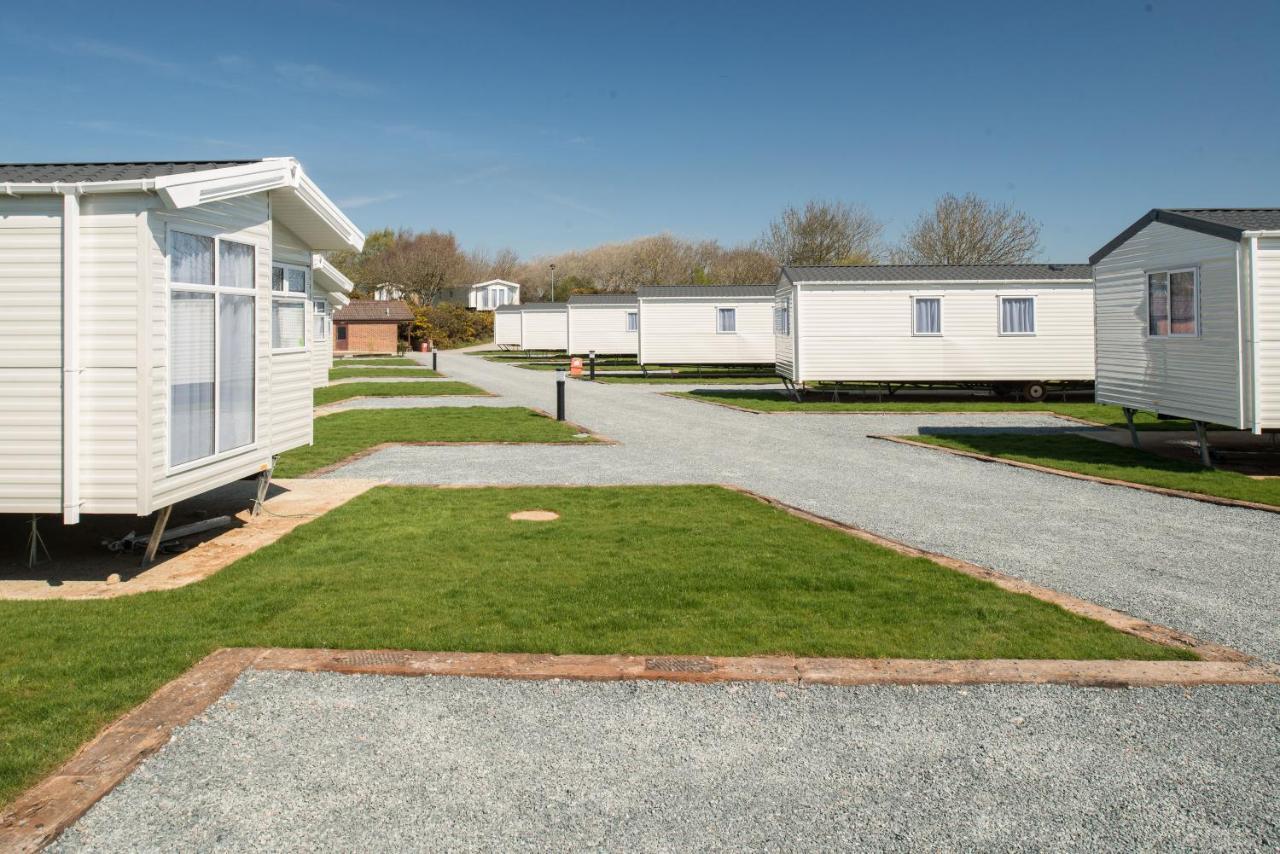 The Lakes Rookley Eksteriør billede Static caravans at a static caravan park