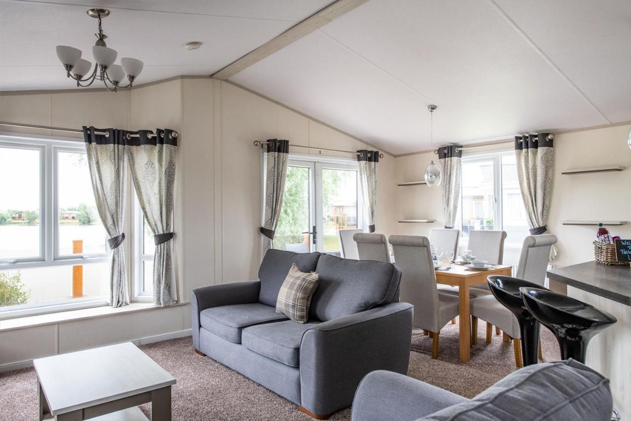 The Lakes Rookley Eksteriør billede Interior of a static