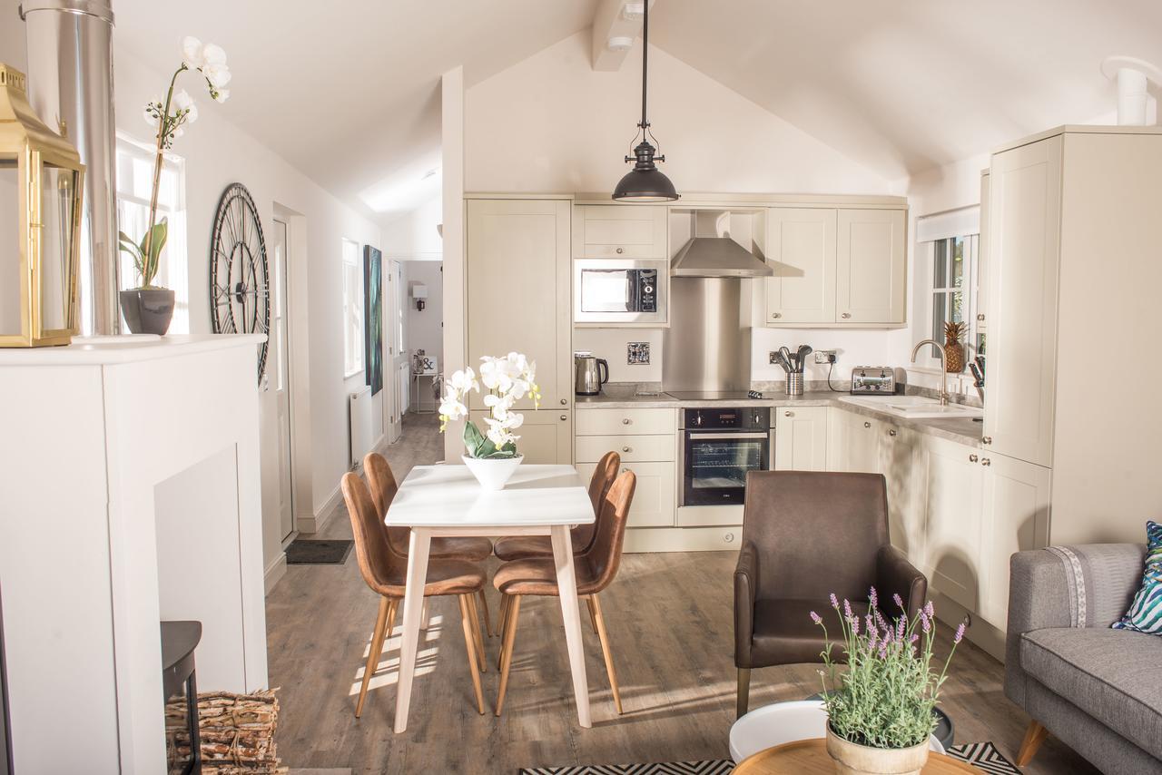The Lakes Rookley Eksteriør billede The interior of a typical cottage at The Old School